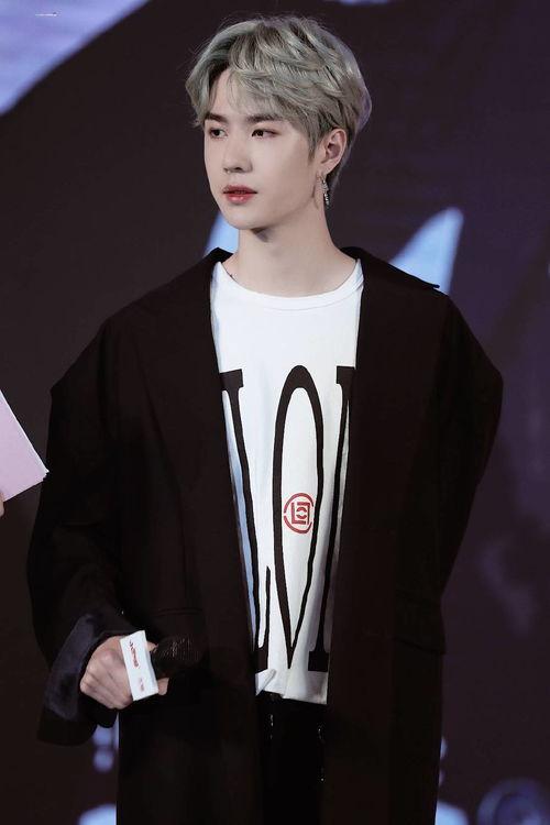 王一博队员爆料视频播放,揭秘幕后精彩瞬间  第1张